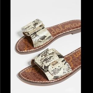 Sam Edelman flat Snakeskin sandals. Size 8.5. Buckle.